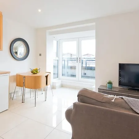 Apartment Duplex Old City Temple Bar Apt Sleeps 5 Essa00 *