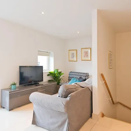 Duplex Old City Temple Bar Apt Sleeps 5 Essa00 * Dublin