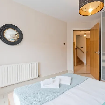 Duplex Old City Temple Bar Apt Sleeps 5 Essa00 Apartment *