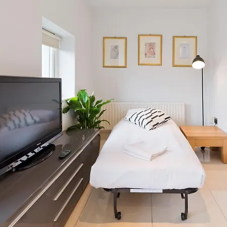 Duplex Old City Temple Bar Apt Sleeps 5 Essa00 * Dublin