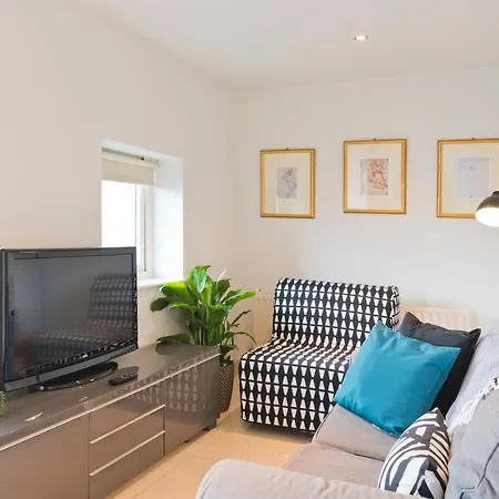 Duplex Old City Temple Bar Apt Sleeps 5 Essa00 Apartment Dublin